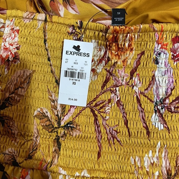 BNWT Express satin like tube top. Size XS - Picture 4 of 5